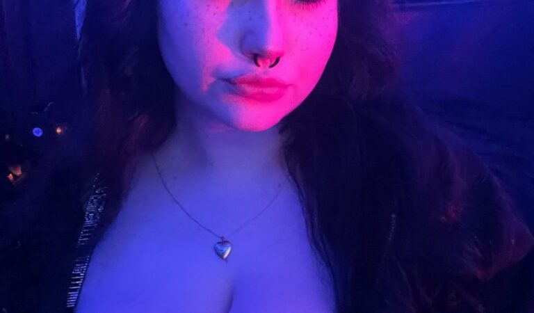 BurgundyBitez | 198 Nudes | 33 Vids