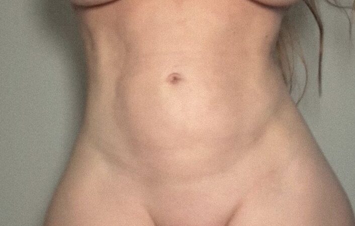 Pack de euprincesshot | 6 nudes | 10 vids